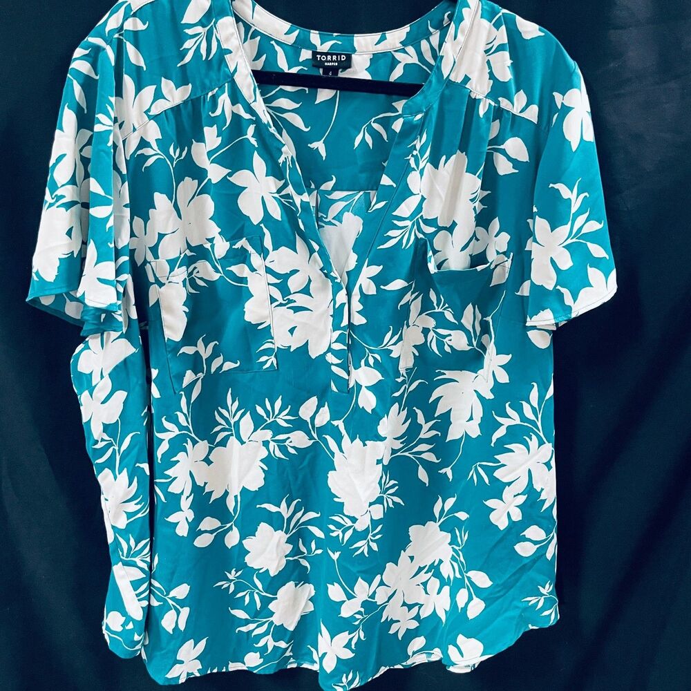 Torrid Harper Womens Shirt Green White Floral Flutter Sleeve Size 4
